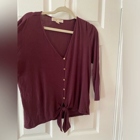 Like new Michael by Michael Kors button down tie front burgundy 3/4sleeve blouse - Picture 6 of 9